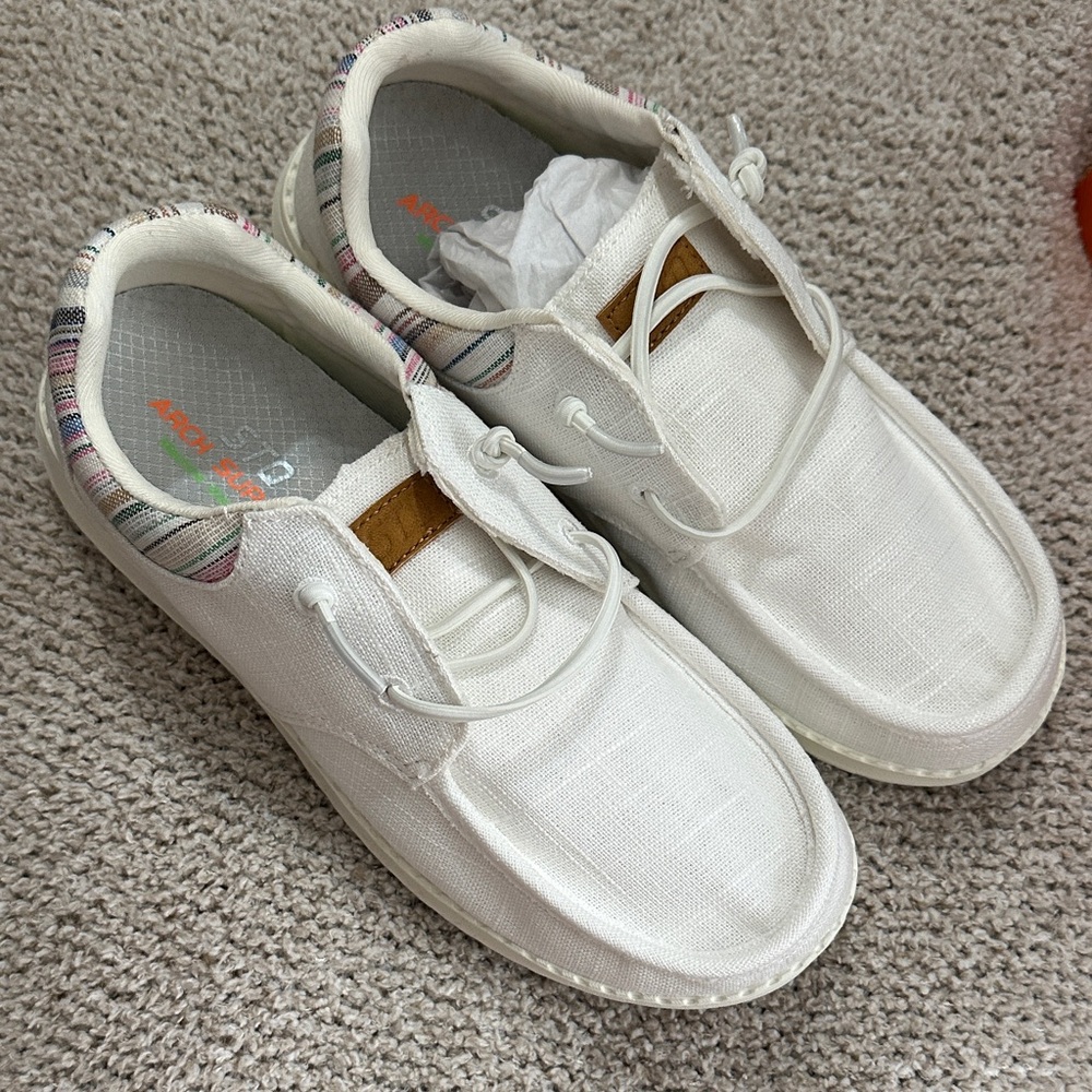 STQ
White Casual Loafers with Multicolor Trim
